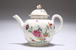 A WORCESTER PORCELAIN TEAPOT AND ASSOCIATED COVER