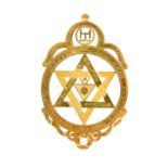 A GILT-METAL MASONIC JEWEL