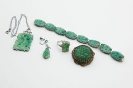 A MIXED GROUP OF JADEITE JEWELLERY