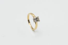 AN 18CT YELLOW GOLD AND DIAMOND RING