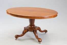 A VICTORIAN MAHOGANY OVAL LOO TABLE