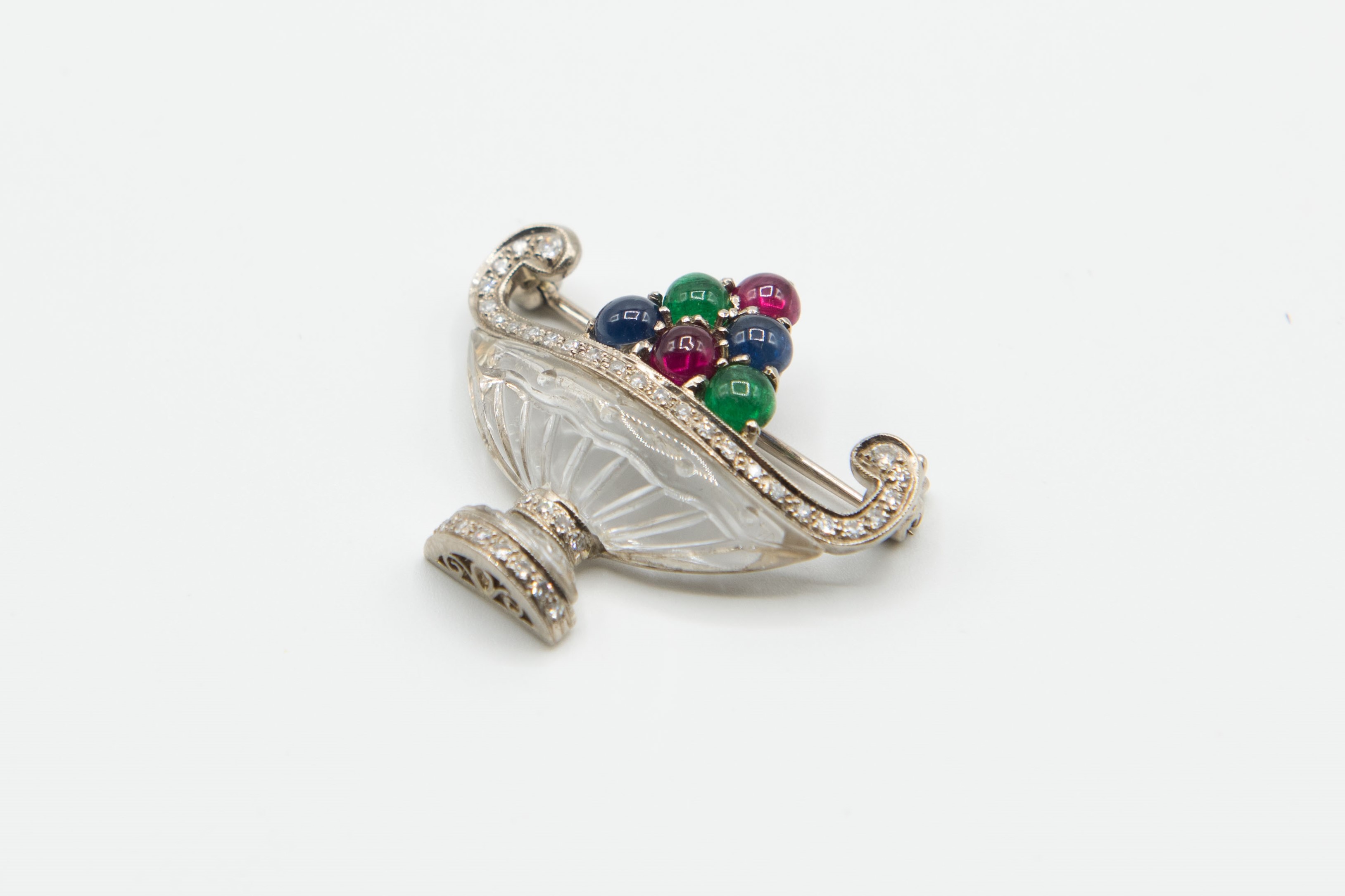 A 1960'S GIARDINETTO ROCK CRYSTAL, SAPPHIRE, EMERALD AND RUBY BROOCH