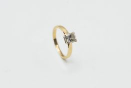 AN 18CT YELLOW GOLD AND DIAMOND RING