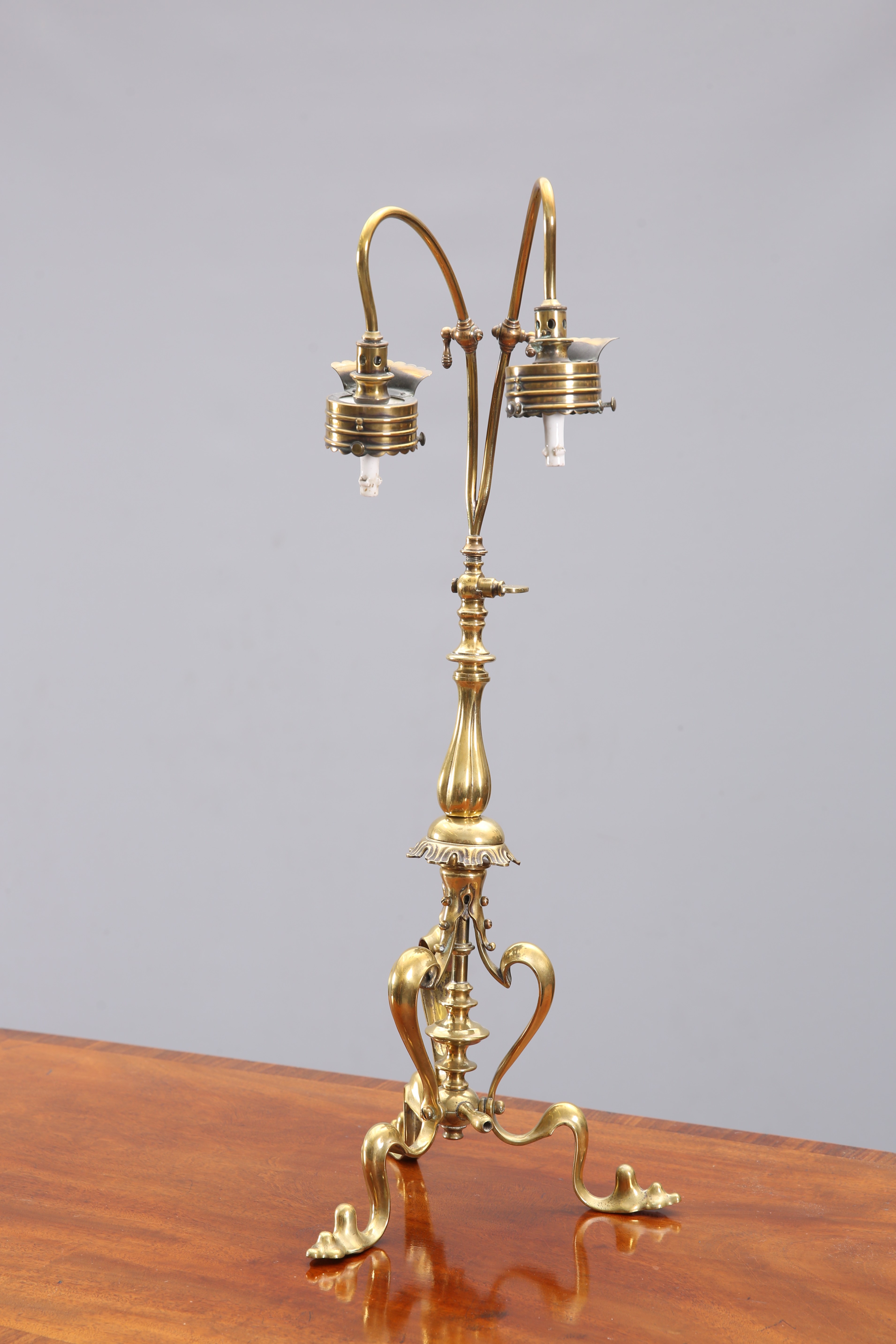 AN ARTS AND CRAFTS BRASS GASOLIER TABLE LAMP