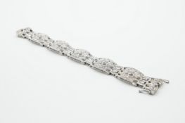 AN ART DECO PLATINUM AND DIAMOND BRACELET