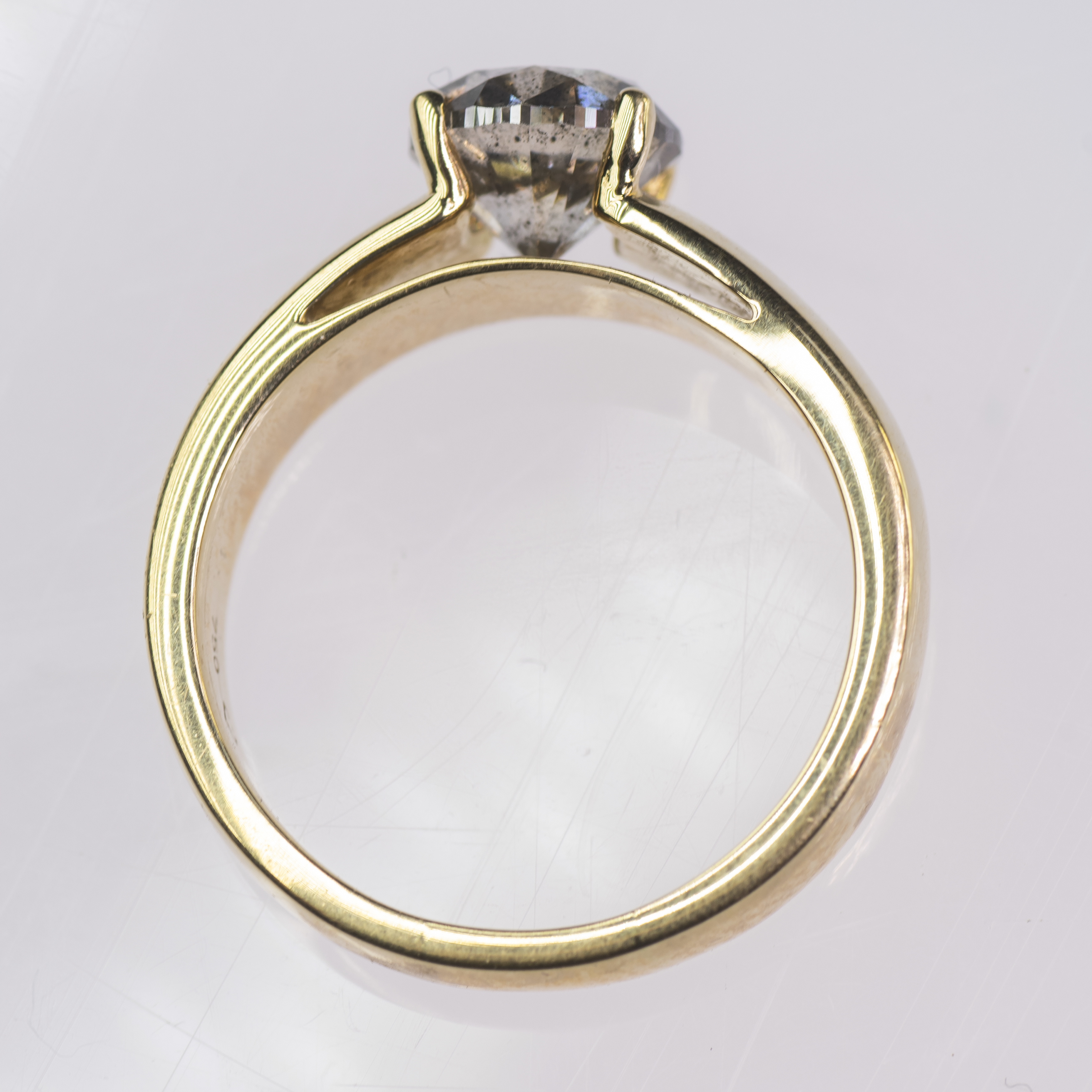 AN 18CT YELLOW GOLD AND BRILLIANT CUT DIAMOND RING - Image 2 of 3
