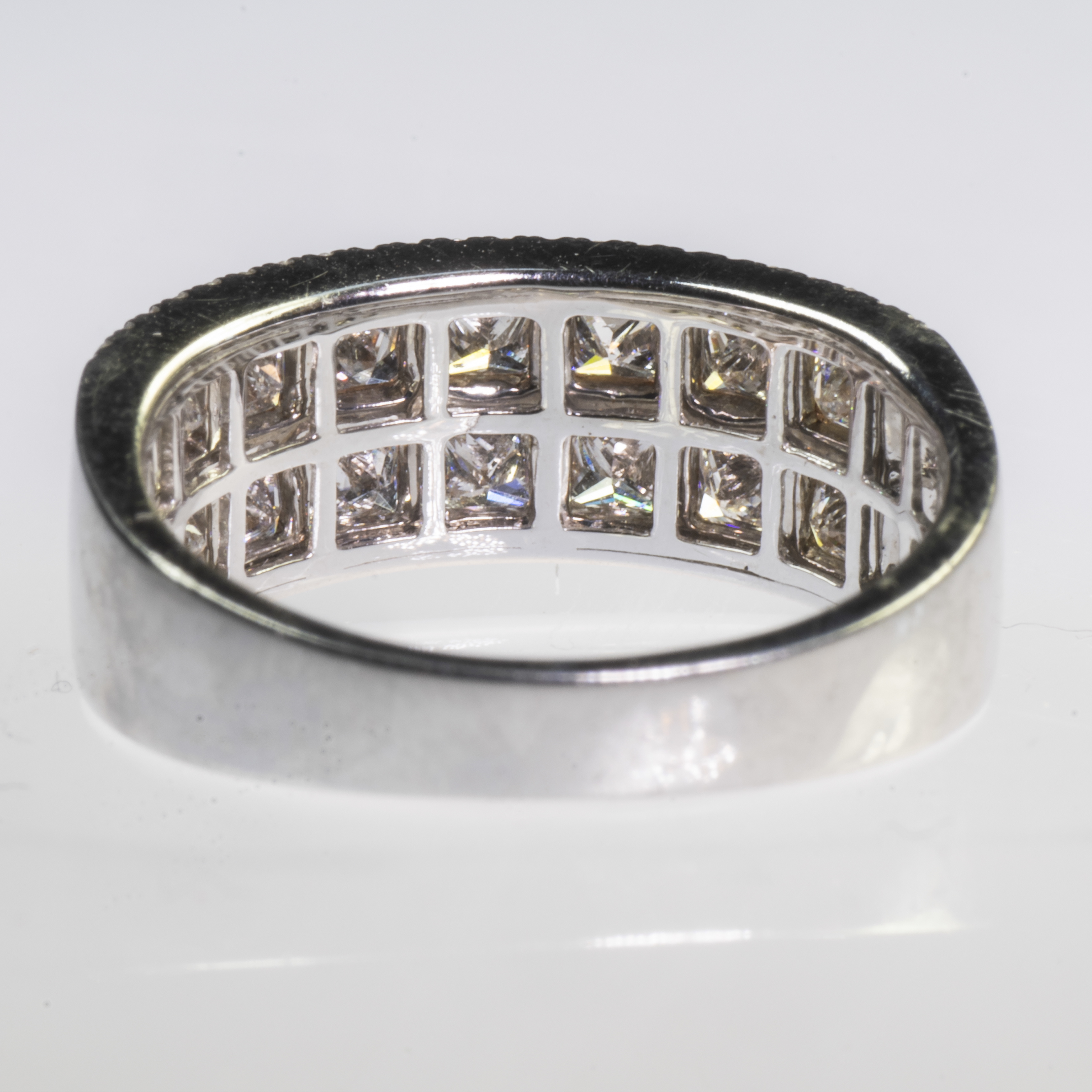 AN 18CT WHITE GOLD AND PRINCESS CUT DIAMOND PAVE SET RING - Image 3 of 3