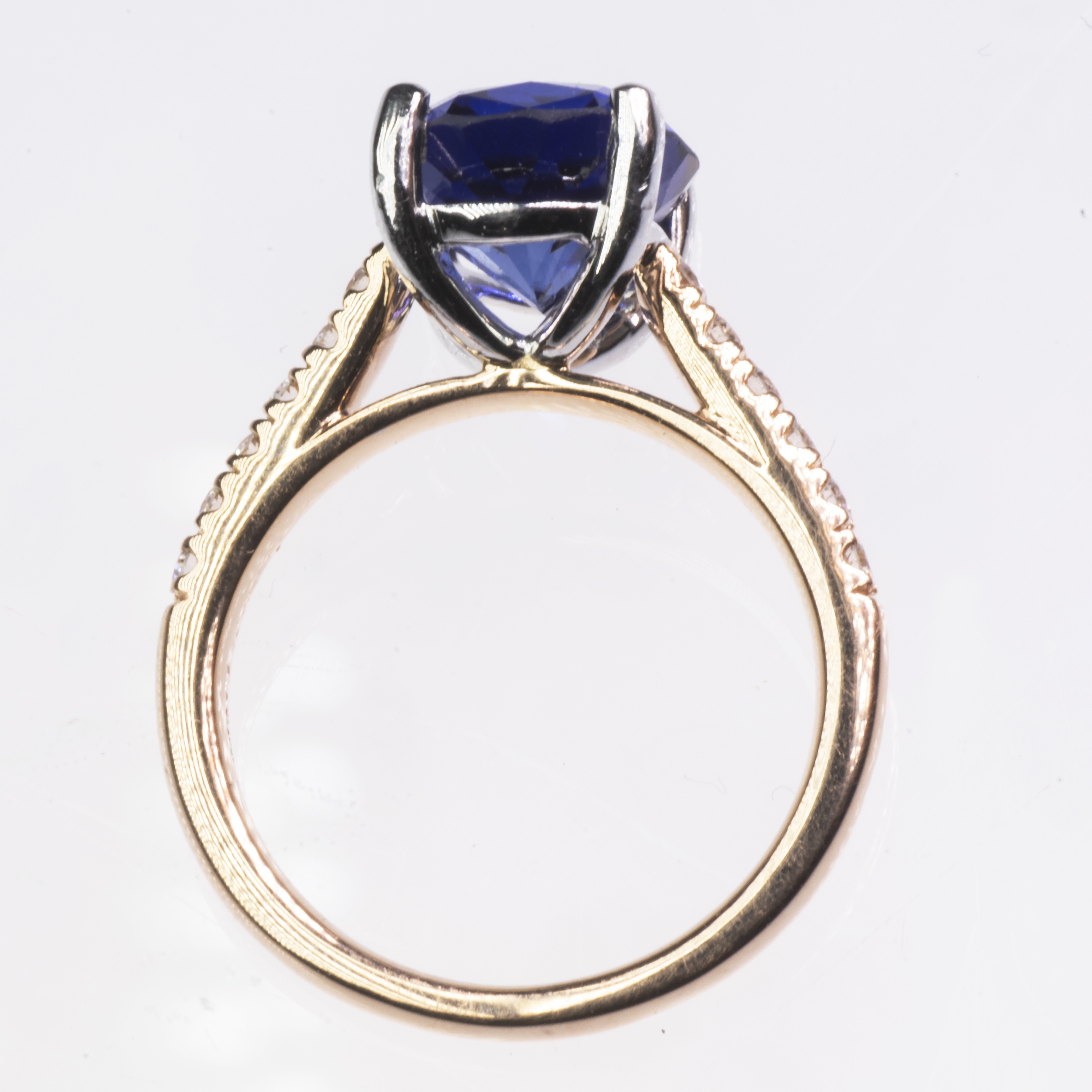 AN 18CT ROSE GOLD AND PLATINUM SYNTHETIC SAPPHIRE AND DIAMOND RING - Image 2 of 3