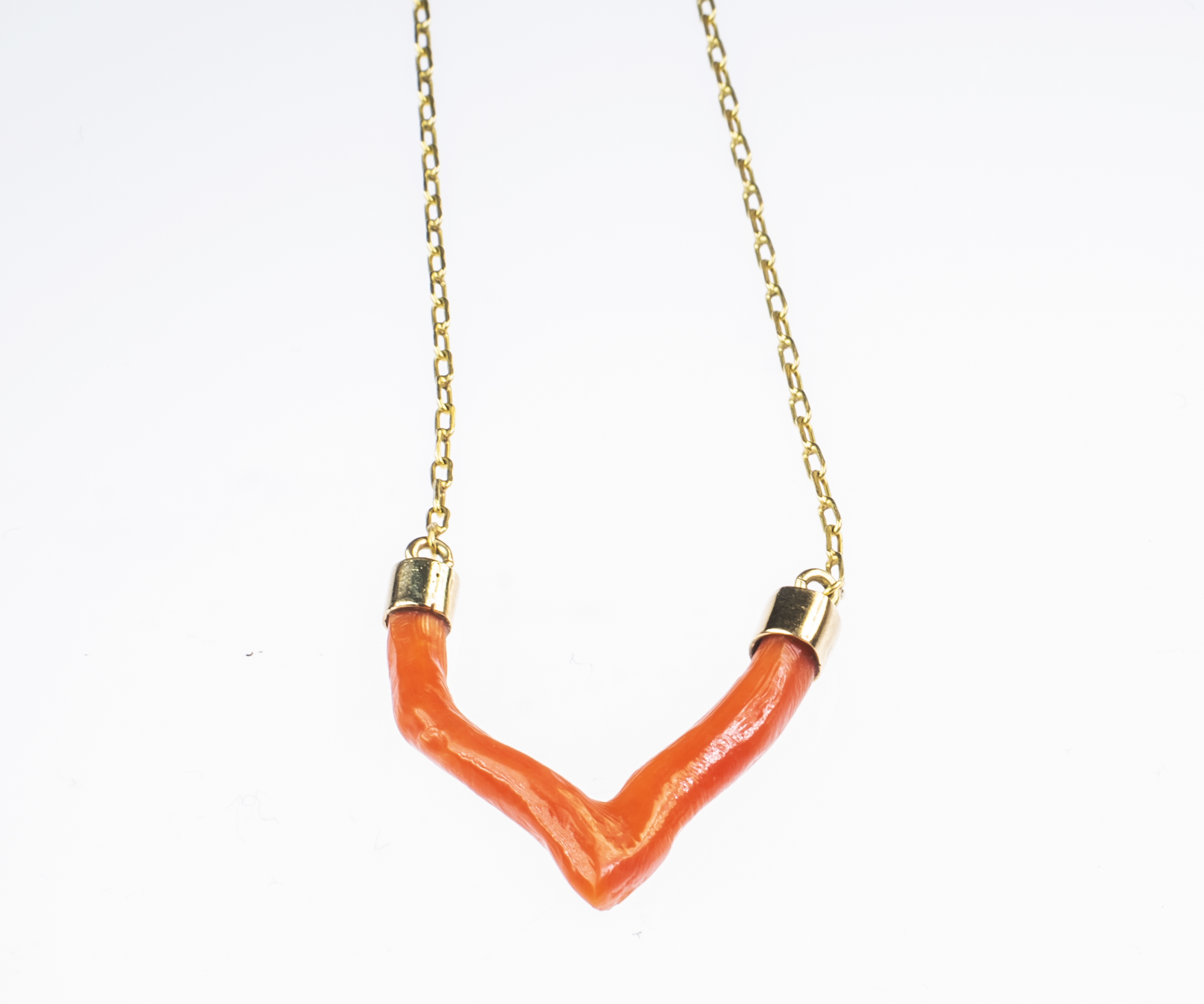 A CORAL AND 14CT YELLOW GOLD PENDANT - Image 2 of 2