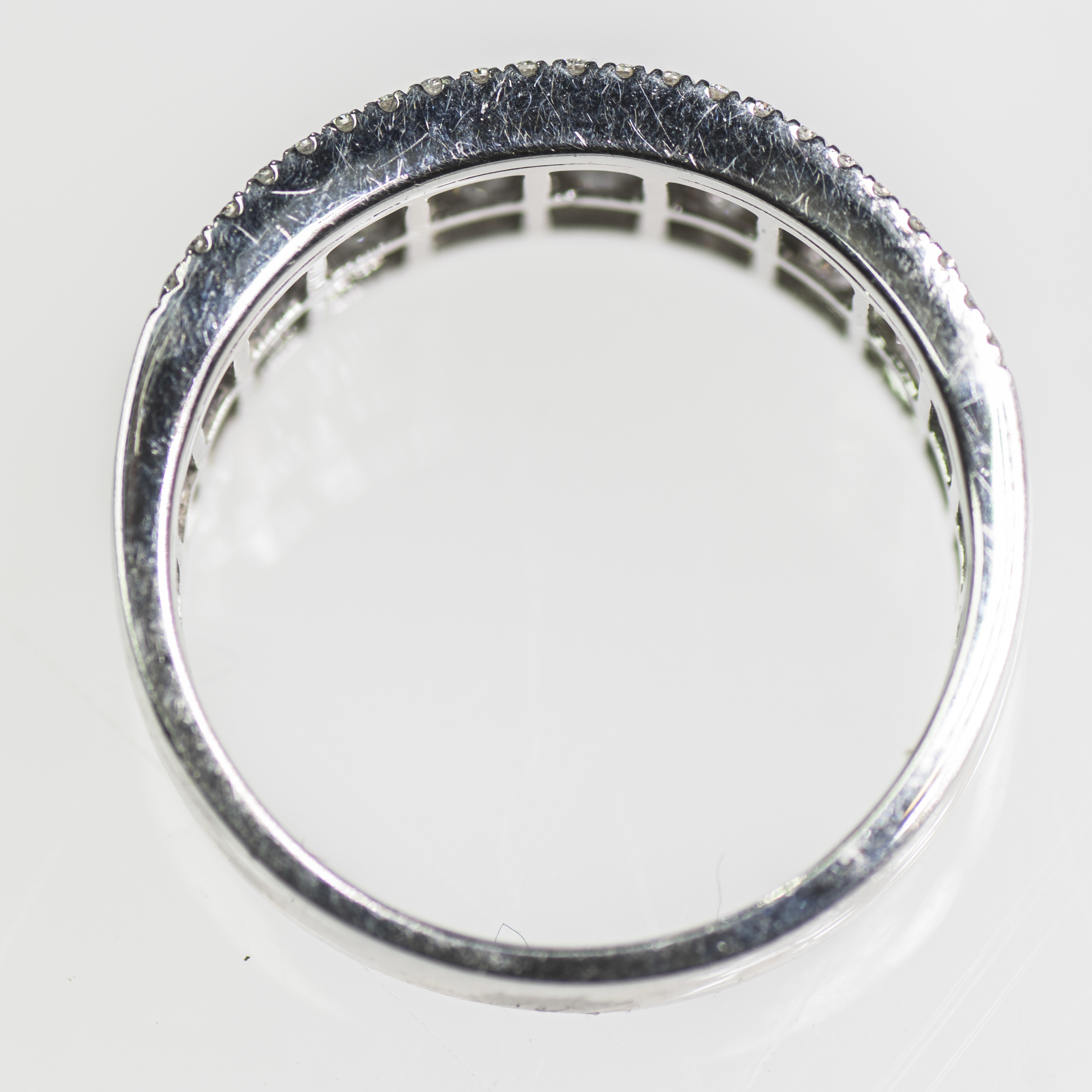 AN 18CT WHITE GOLD AND PRINCESS CUT DIAMOND PAVE SET RING - Image 2 of 3