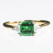 AN 18CT YELLOW GOLD STEP CUT PANJSHIR EMERALD AND DIAMOND RING