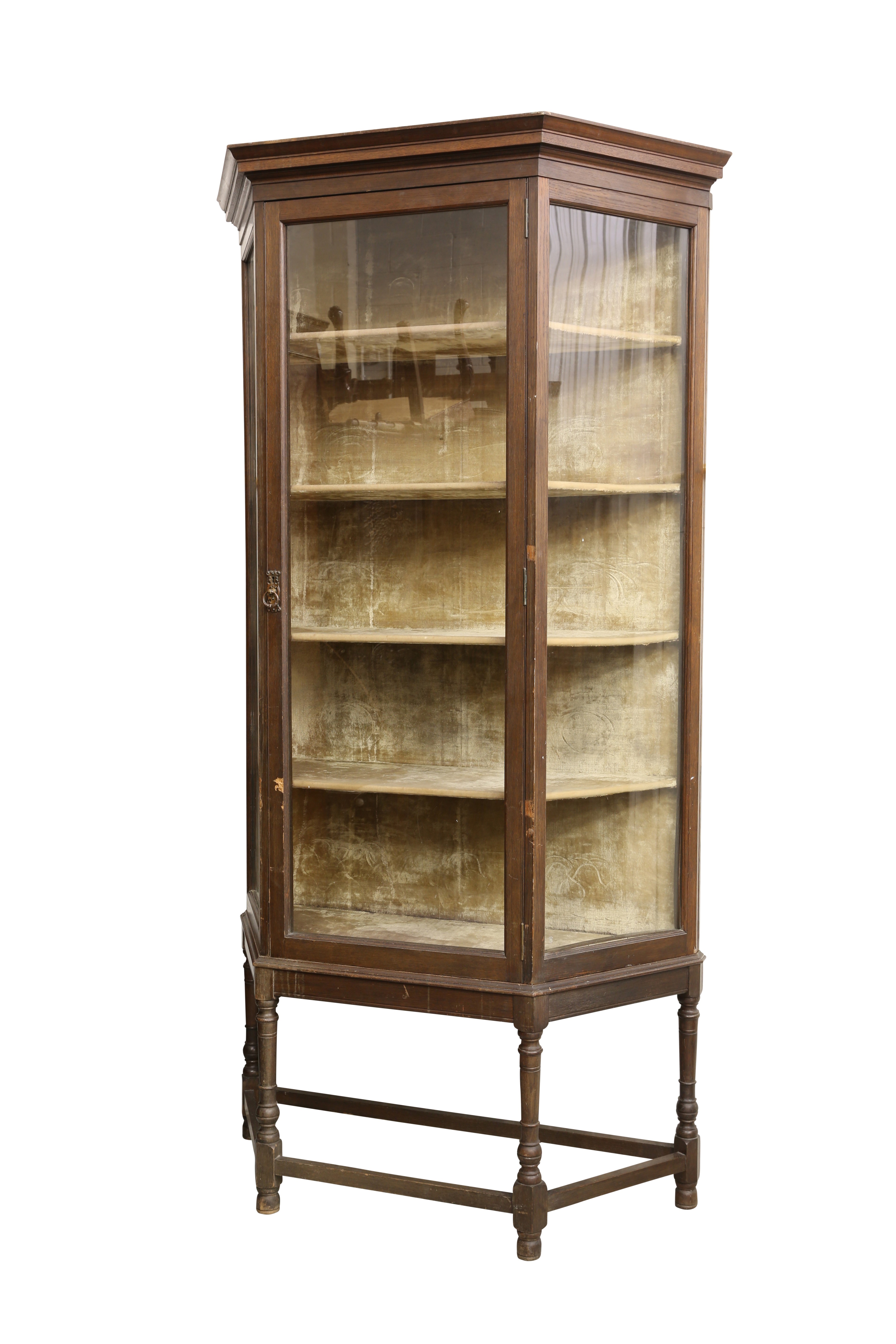 AN OAK VITRINE, LATE 19TH/EARLY 20TH CENTURY