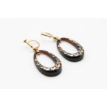 A PAIR OF TORTOISESHELL 9CT GOLD PIQUE EARRINGS