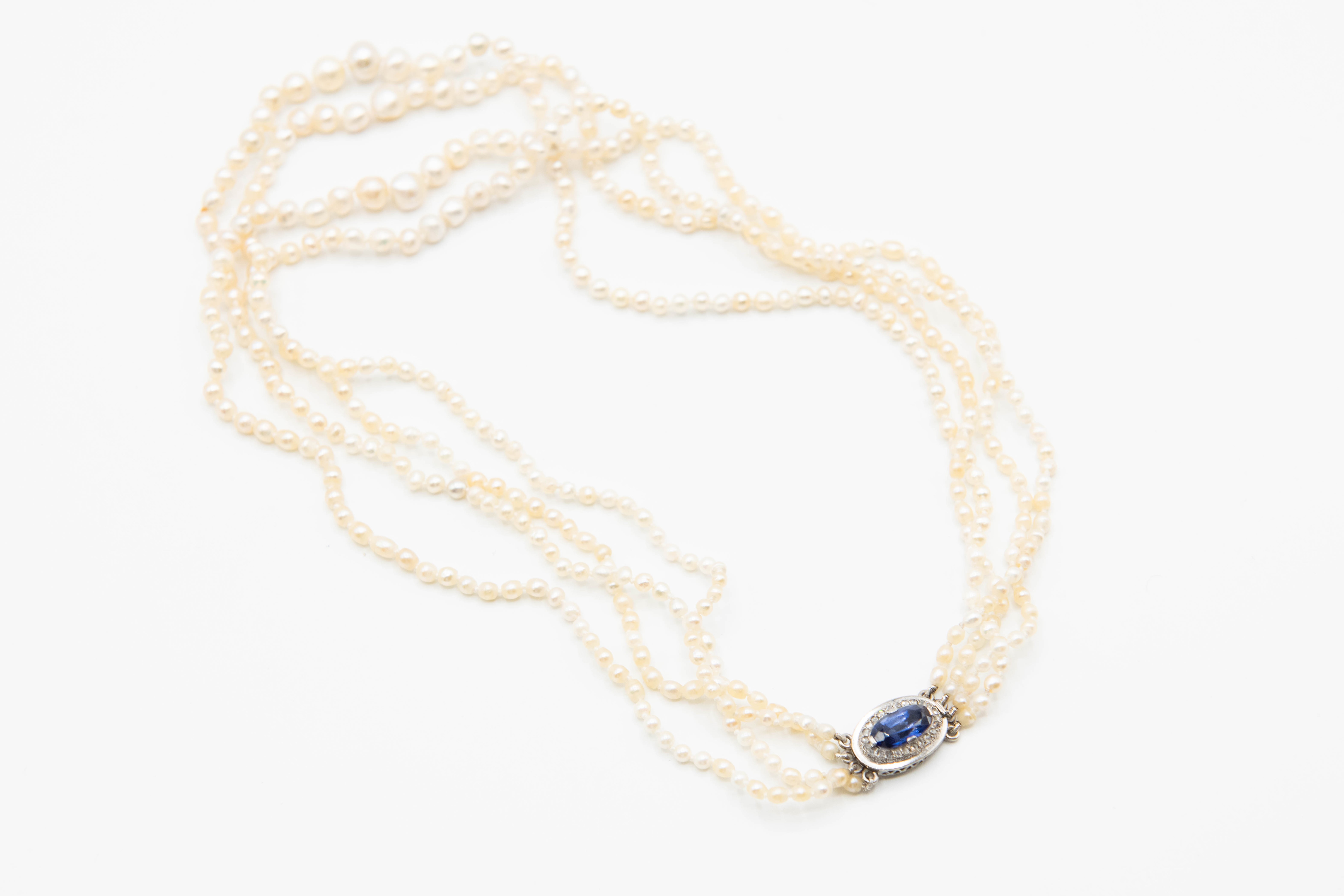 A NATURAL SALTWATER PEARL NECKLACE
