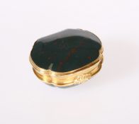 A GOLD-MOUNTED HARDSTONE SNUFF BOX