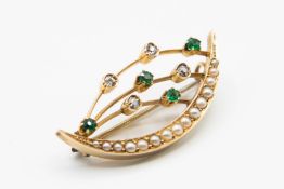 A SEED PEARL, EMERALD AND DIAMOND SET BROOCH