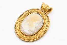 AN EARLY VICTORIAN CAMEO PENDANT