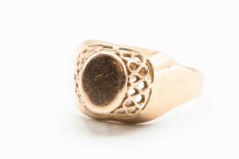A RUSSIAN 14CT YELLOW GOLD SIGNET RING