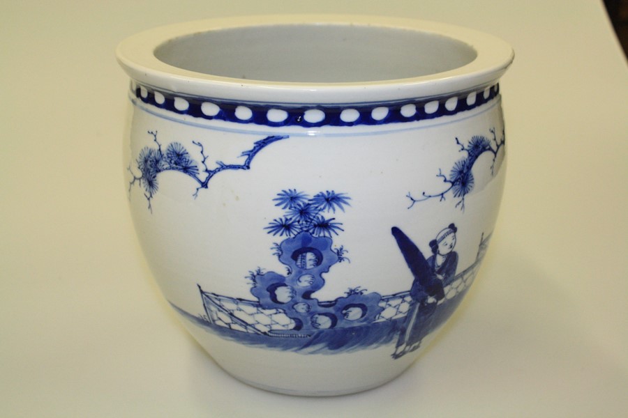 A CHINESE BLUE AND WHITE JARDINIERE, - Image 6 of 9