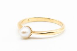 AN 18CT YELLOW GOLD AND SEED PEARL RING