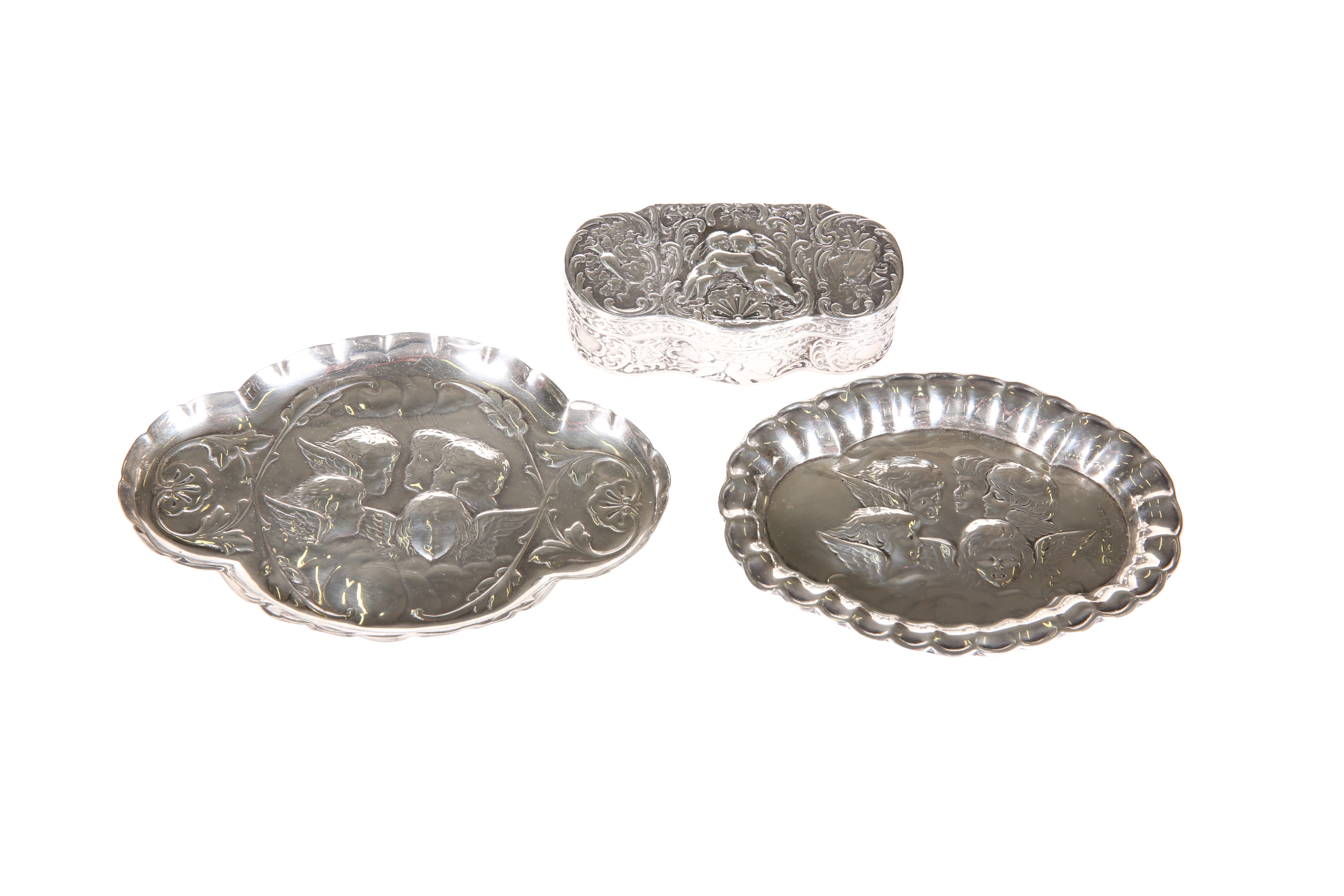 A GROUP OF LATE VICTORIAN AND EDWARDIAN SILVER TRINKETS