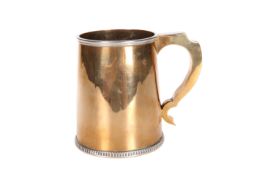 A GILT-METAL AND WHITE METAL PINT TANKARD IN THE GEORGIAN TASTE