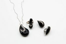 A SUITE OF CONTEMPORARY BLACK ONYX AND DIAMOND WHITE GOLD JEWELLERY