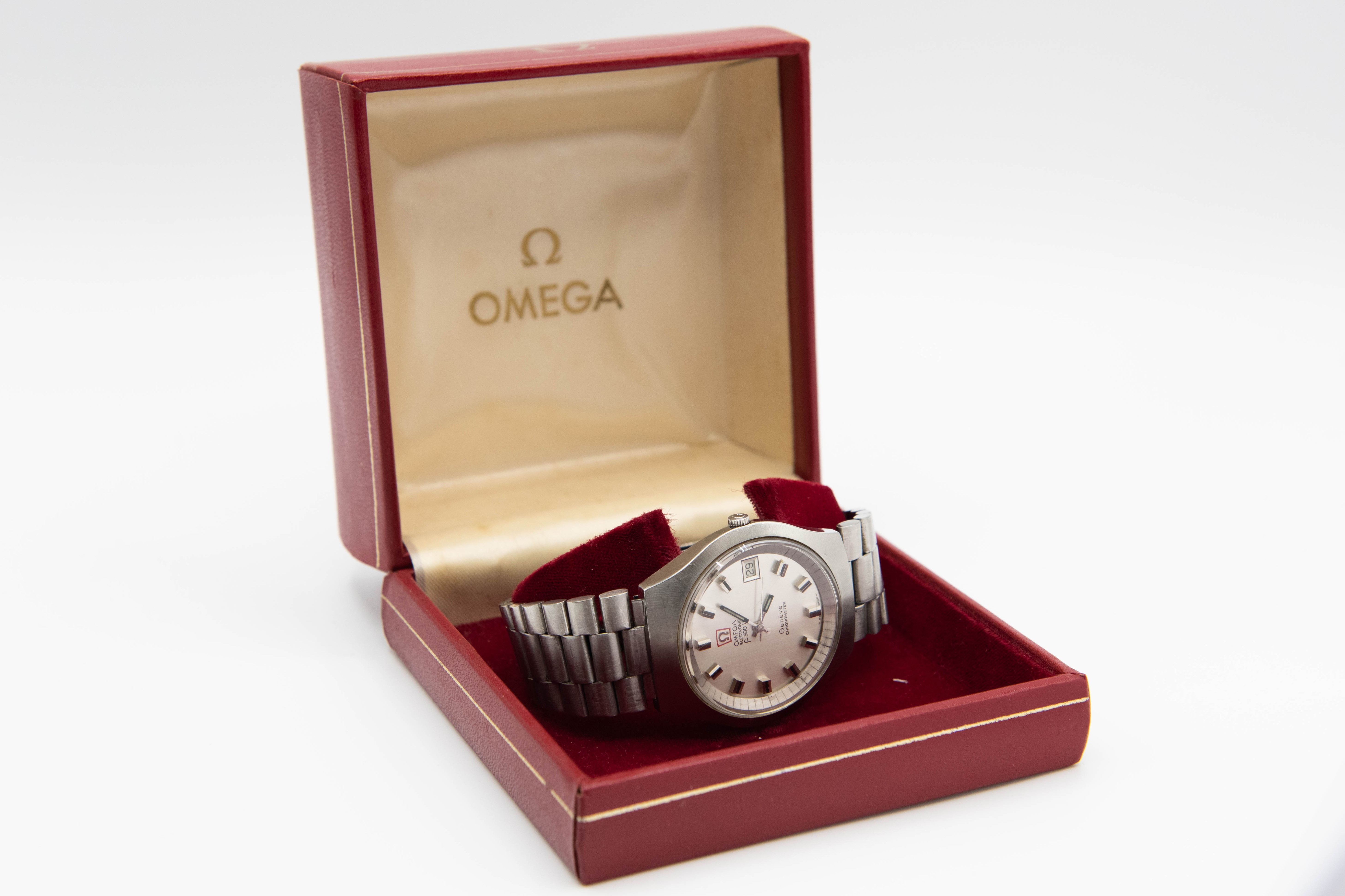 GENTLEMANS STEEL OMEGA F300 BRACELET WATCH - Image 2 of 2