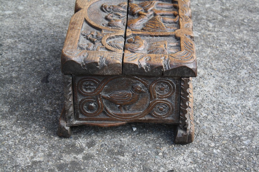 A CARVED OAK TABLE BOX, PROBABLY 17TH CENTURY - Image 3 of 9