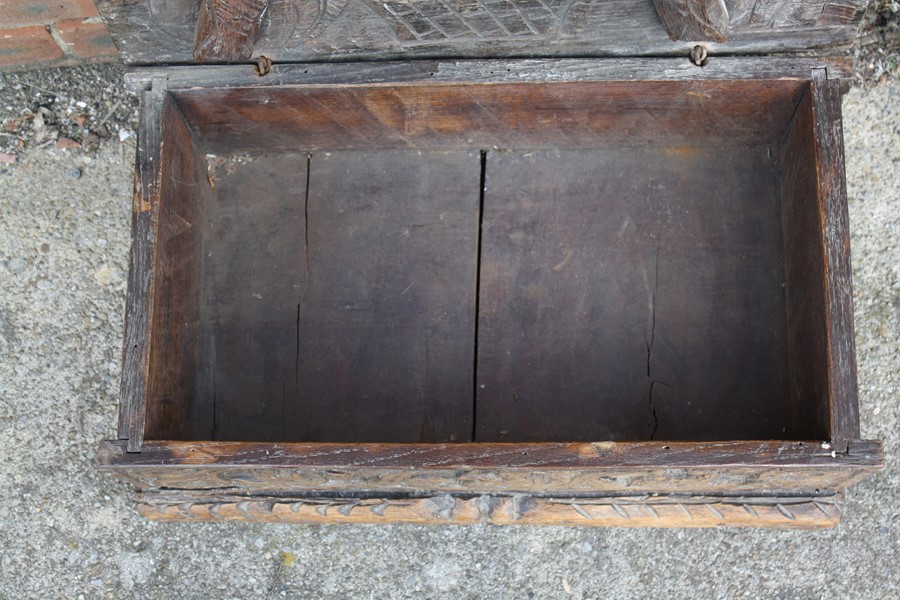 A CARVED OAK TABLE BOX, PROBABLY 17TH CENTURY - Image 7 of 9