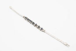 A CONTEMPORARY SAPPHIRE AND DIAMOND BRACELET