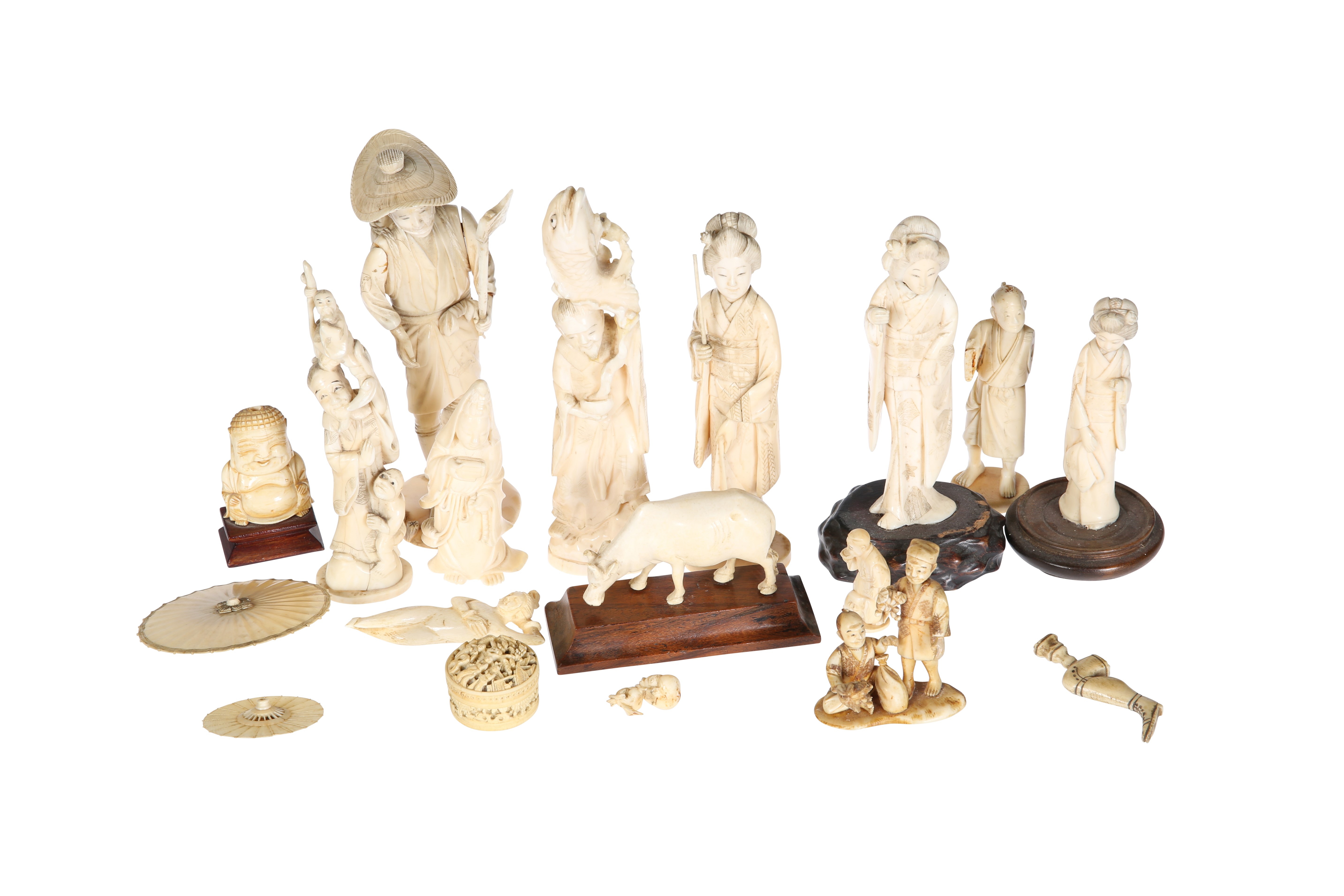A COLLECTION OF IVORY CARVINGS, 19TH CENTURY AND EARLY 20TH CENTURY
