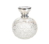 AN EDWARDIAN SILVER-TOPPED CUT-GLASS SCENT BOTTLE, BIRMINGHAM 1907