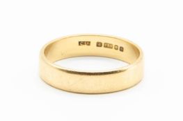 AN 18CT YELLOW GOLD WEDDING BAND
