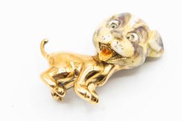 A CONTEMPORARY YELLOW GOLD AND ENAMEL BROOCH