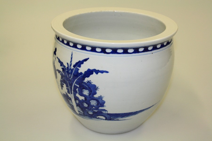 A CHINESE BLUE AND WHITE JARDINIERE, - Image 8 of 9