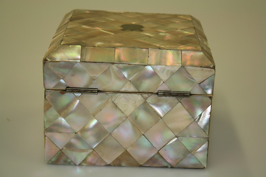 A SET OF FOUR SILVER-PLATED SCENT BOTTLES, IN A MOTHER-OF-PEARL CASKET - Image 6 of 9