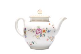 A WORCESTER PORCELAIN TEAPOT AND COVER