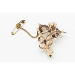 A 9CT YELLOW GOLD CULTURED PEARL AND GARNET BROOCH