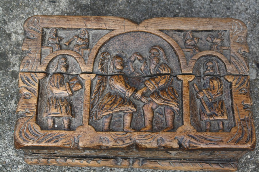 A CARVED OAK TABLE BOX, PROBABLY 17TH CENTURY - Image 2 of 9