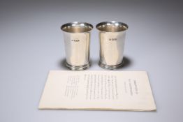 A PAIR OF GEORGE V SILVER BEAKERS, DAVID MUNSEY, LONDON 1917