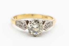 AN ART DECO 18CT YELLOW GOLD AND DIAMOND RING