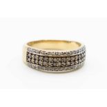 A 9CT YELLOW GOLD AND DIAMOND RING