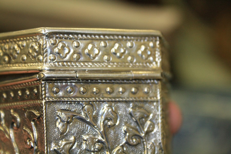 A CHINESE SILVER TEA CADDY, c. 1900 - Image 3 of 6