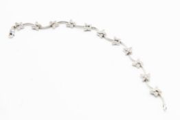 AN 18CT WHITE GOLD AND DIAMOND SET BRACELET