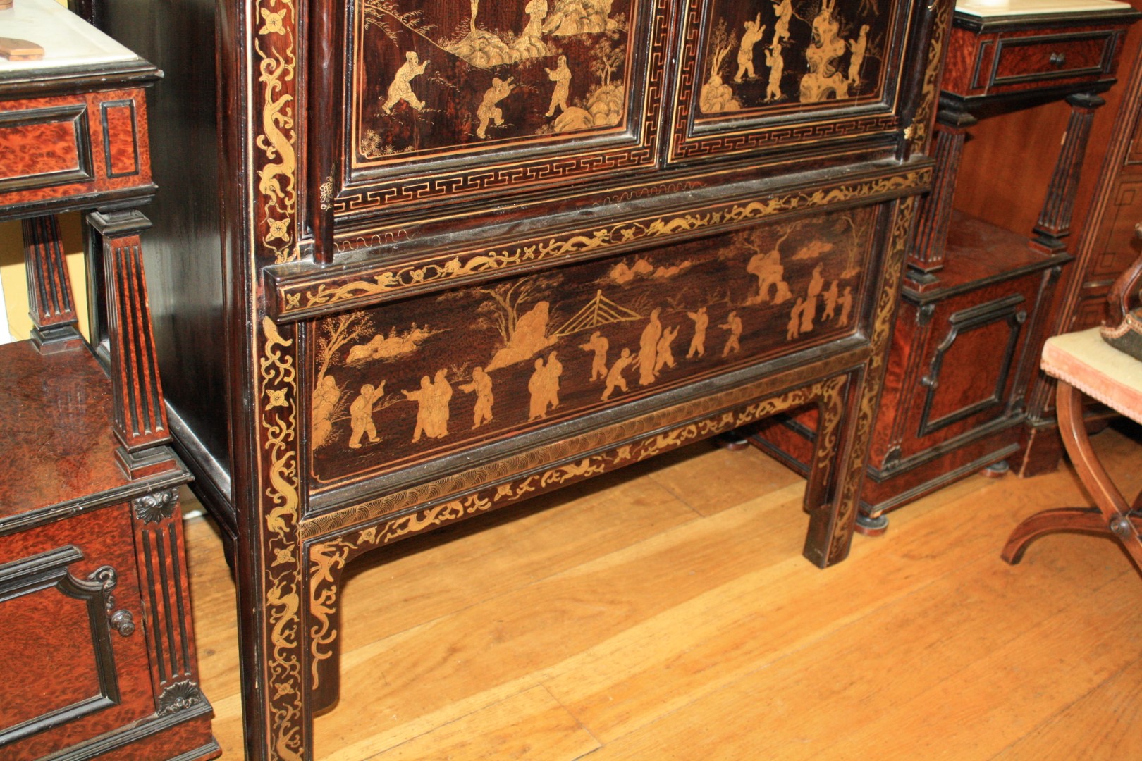 A CHINESE GILDED HARDWOOD WARDROBE - Image 8 of 8