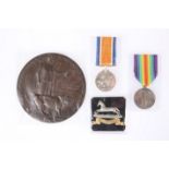 A WWI DEATH PLAQUE, MEDAL PAIR AND CAP BADGE, 25936 Pte. J.W. Greenwood