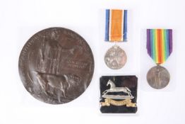 A WWI DEATH PLAQUE, MEDAL PAIR AND CAP BADGE, 25936 Pte. J.W. Greenwood