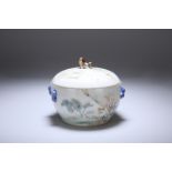 A CHINESE REPUBLICAN STYLE PORCELAIN BOWL AND COVER
