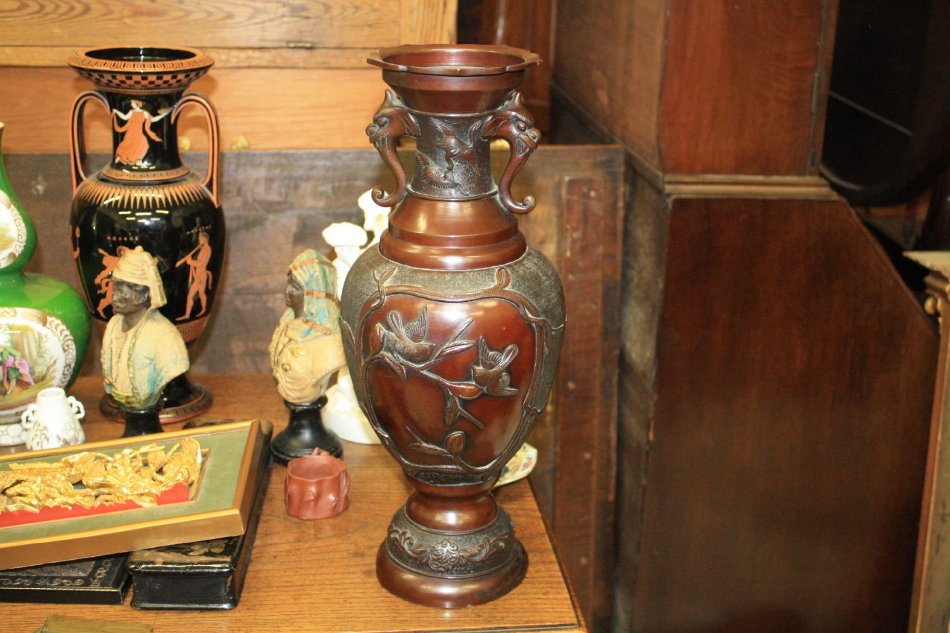 A LARGE PAIR OF JAPANESE MEIJI PERIOD BRONZE VASES - Image 3 of 9